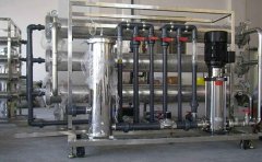 ���B͸��ˮ�C(j��)�c���B͸���g(sh��)Ԕ��(x��)�f(shu��)�����D�ģ�